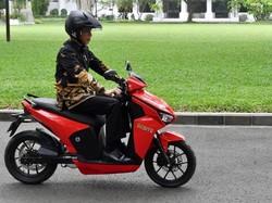Ongkos Charge Motor Listrik Cuma Rp 8.000, Bisa Tempuh 50 Km!