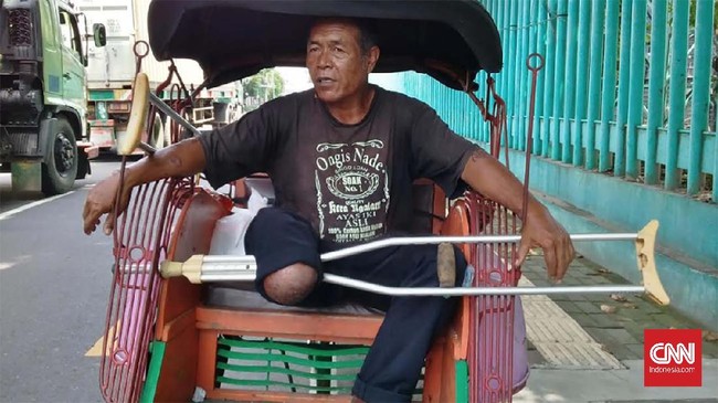 Kisah Fahrurozi, Menarik Becak dengan 1 Kaki
