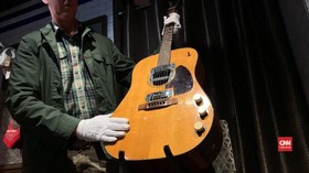 VIDEO: Gitar Legendaris Milik Kurt Cobain Akan Dilelang