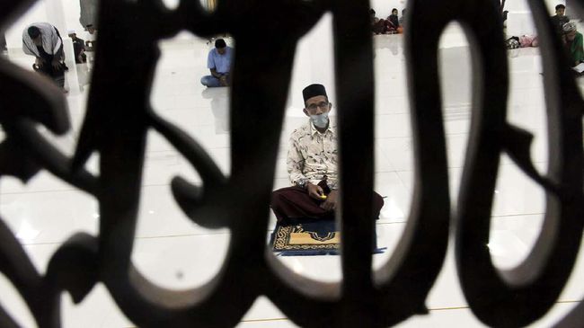 Penanda tahun baru Islam awalnya tak konsisten, berpijak pada peristiwa penting. Agar pasti, lantas diputuskan penghitungan dimulai dari waktu hijrah.