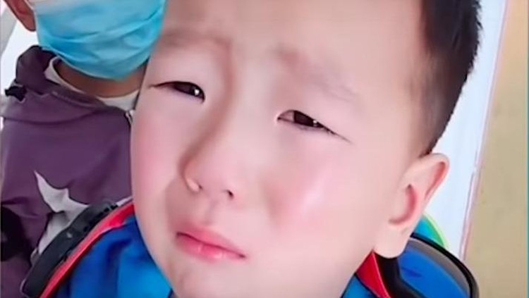 Anak TK Menangis Lupa Wajah Gurunya