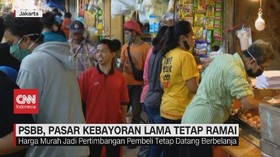 VIDEO: Abaikan PSBB, Pasar Kebayoran Lama Tetap Ramai