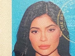 Cantiknya Foto SIM Kylie Jenner, Tapi..