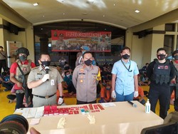 Lokalisasi Kedok Kafe di Jakut Digerebek, Ratusan Orang Diamankan-5 Tersangka