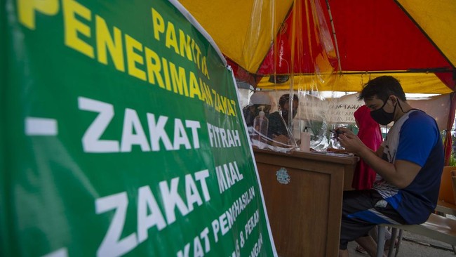 Sejumlah warga menyarankan untuk menyalurkan infak atau sedekah ke masjid buntut dugaan penyelewengan dana donasi di tubuh lembaga ACT.