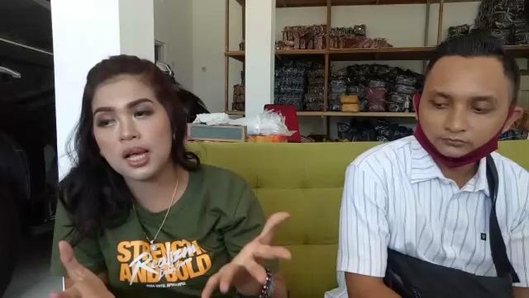 viral juragan tas pasuruan bagi nasi bahagia isi uang Rp 1 juta viral juragan tas pasuruan bagi nasi bahagia isi uang Rp 1 juta
