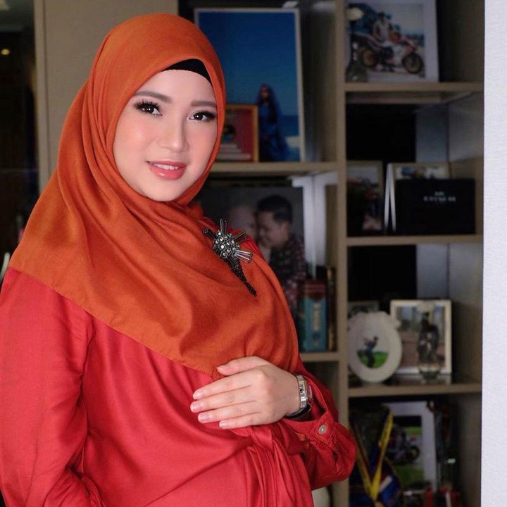 <p>7. Chacha Fredrica   Setelah 4 tahun menikah dengan Dico Ganindito, Chacha Frederica dikaruniai anak perempuan bernama Cassia Shakir Ganinduto. Sang buah hati lahir pada 25 April 2020. (Foto: Instagram @chafrederica)</p>