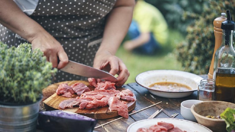 1157189594 Preparing Beef Kebab with Vegetables Outside