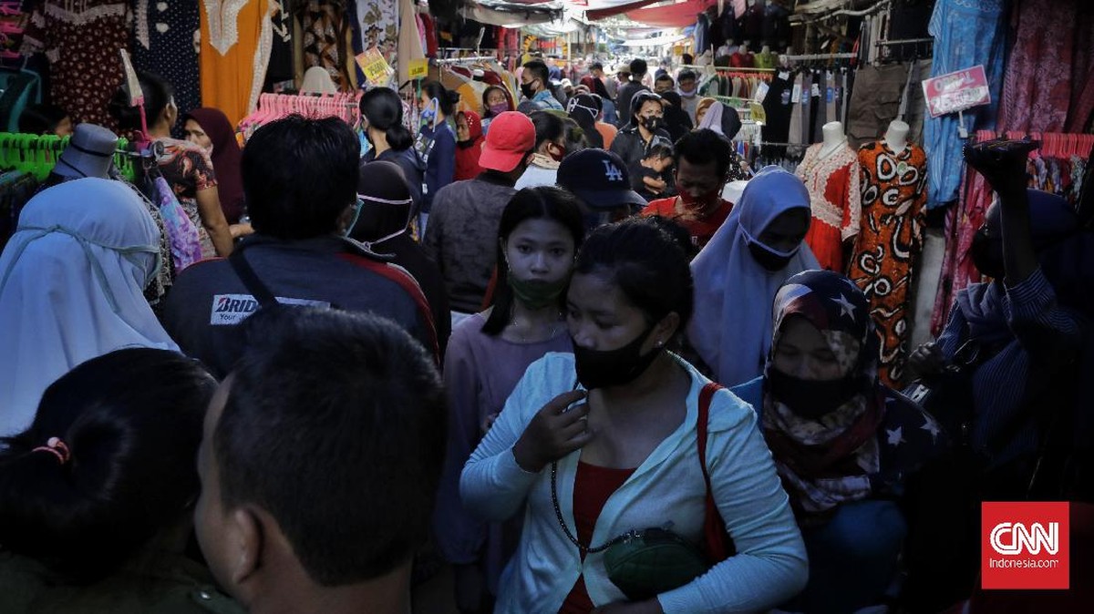 FOTO: Pasar Tanah Abang Kembali Ramai saat PSBB