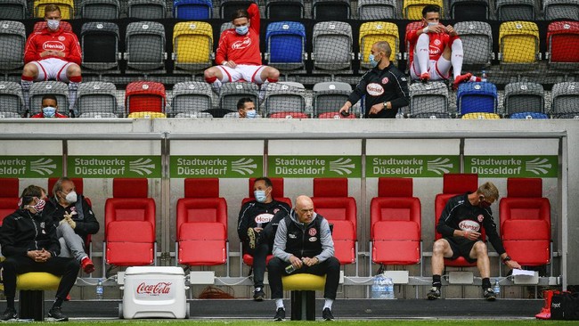 Fortuna Duesseldorf's German head coach Uwe Roesler sits on the sideline during the Bundesliga soccer match between Duesseldorf and  Paderborn in the Merkur Spiel-Arena, Duesseldorf, Germany, Saturday, May 16, 2020. The German Bundesliga becomes the world's first major soccer league to resume after a two-month suspension because of the coronavirus pandemic. (Sascha Schuermann/AFP pool via AP)