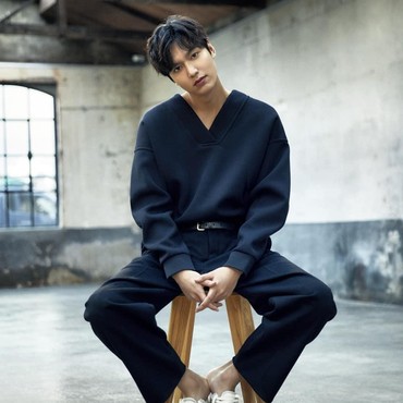 Foto Bareng & Dirangkul Lee Min Hoo, 3 Cewek Ini Bikin Iri Netizen