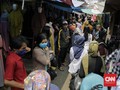 Warga Tumpah Ruah di Pasar Tanah Abang, PKL Menjamur di Jalan