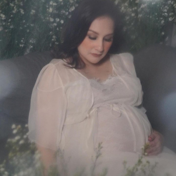 <p>Di usia 38 tahun, Mona Ratuliu kini sedang mengandung anak keempat, Bunda. Sudah memasuki 9 bulan lho. (Foto: Instagram @monaratuliu)</p>