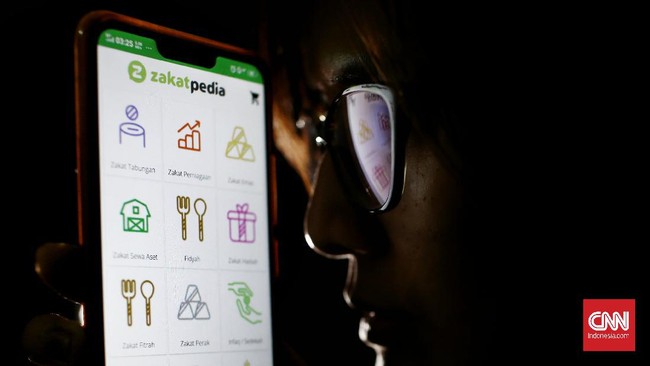 Pembayaran zakat fitrah dan mal di bulan Ramadan kini bisa dilakukan lewat sejumlah aplikasi secara online di smartphone.