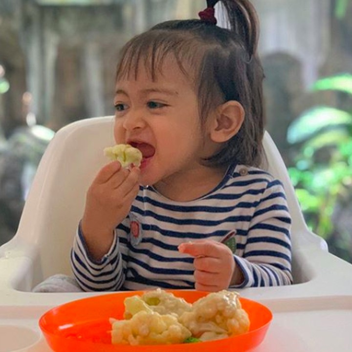 <p>Senang ya, Bunda, lihat anak lahap makan sayuran kayak Nilouh. (Foto: Instagram @nadiamulya)</p>
