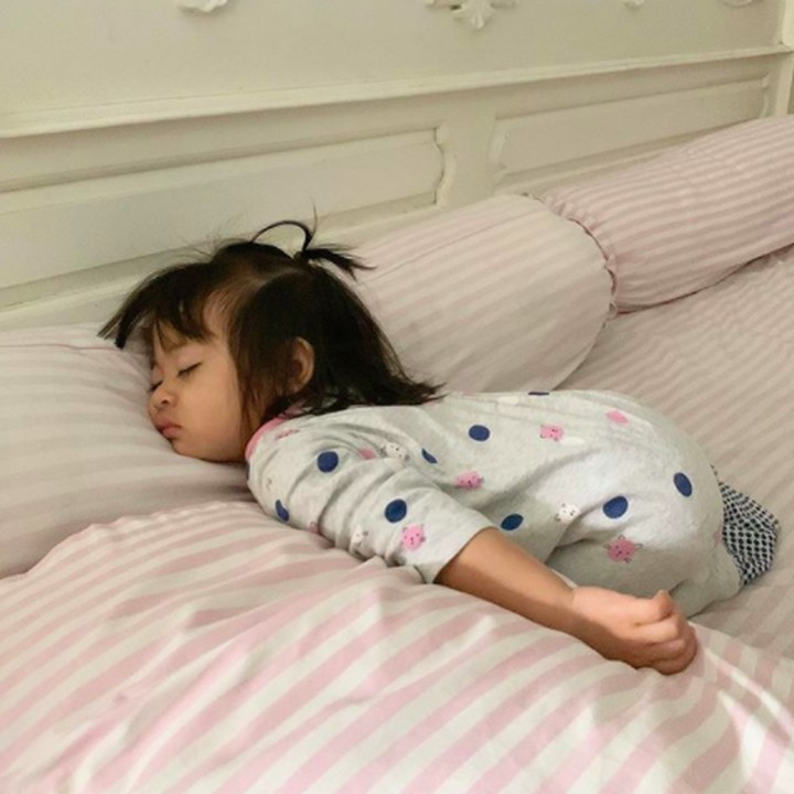 <p>Nadia Mulya melahirkan anak keempat yang diberi nama Nilouh Alessandramulya Mudjiana, pada 12 Januari 2019. (Foto: Instagram @nadiamulya)</p>