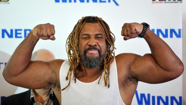Shannon Briggs of USA poses for a photo during their press conference with Vitali Klitschko of Ukraine in Kiev on August 30, 2010. WBC Heavyweight Champion Vitali Klitschko will defend his title against Shannon Briggs in Hamburg, Germany, on October 16, 2010. AFP PHOTO/GENYA SAVILOV (Photo by GENYA SAVILOV / AFP)