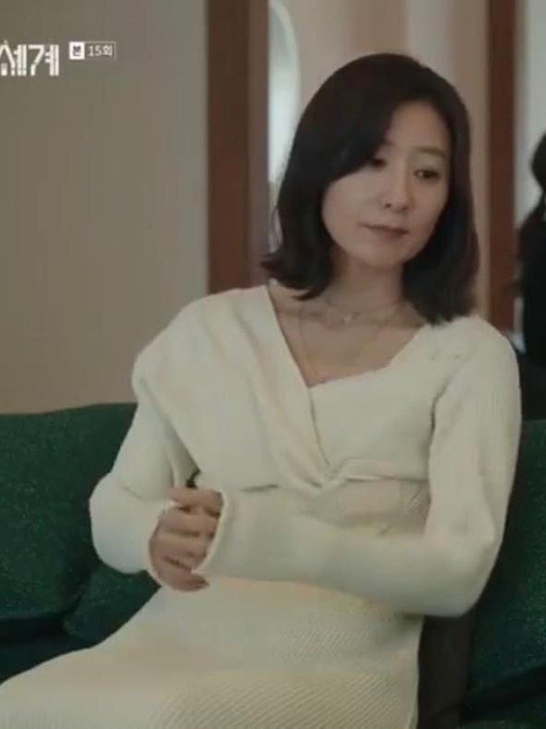 Kim Hee Ae / Ji Sun Woo di The World of The Married
