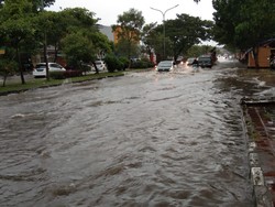 Hujan Deras, Jalan Protokol di Cilegon Banjir