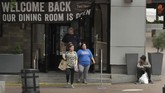 Restoran di Amerika Mulai Dibuka Kembali People exit a reopened restaurant Friday, May 15, 2020, in downtown Kansas City, Mo. Restaurants were allowed to serve dine-in customers Friday for the first time since mid-March when the city issued stay-at-home orders to slow the spread of COVID-19. (AP Photo/Charlie Riedel)