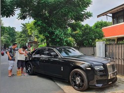 Duh! Denny Cagur Isi Rolls Royce Raffi Seharga Rp 15 M dengan Bensin Eceran