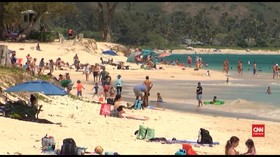 VIDEO: Warga Hawaii Nikmati Matahari di Pantai