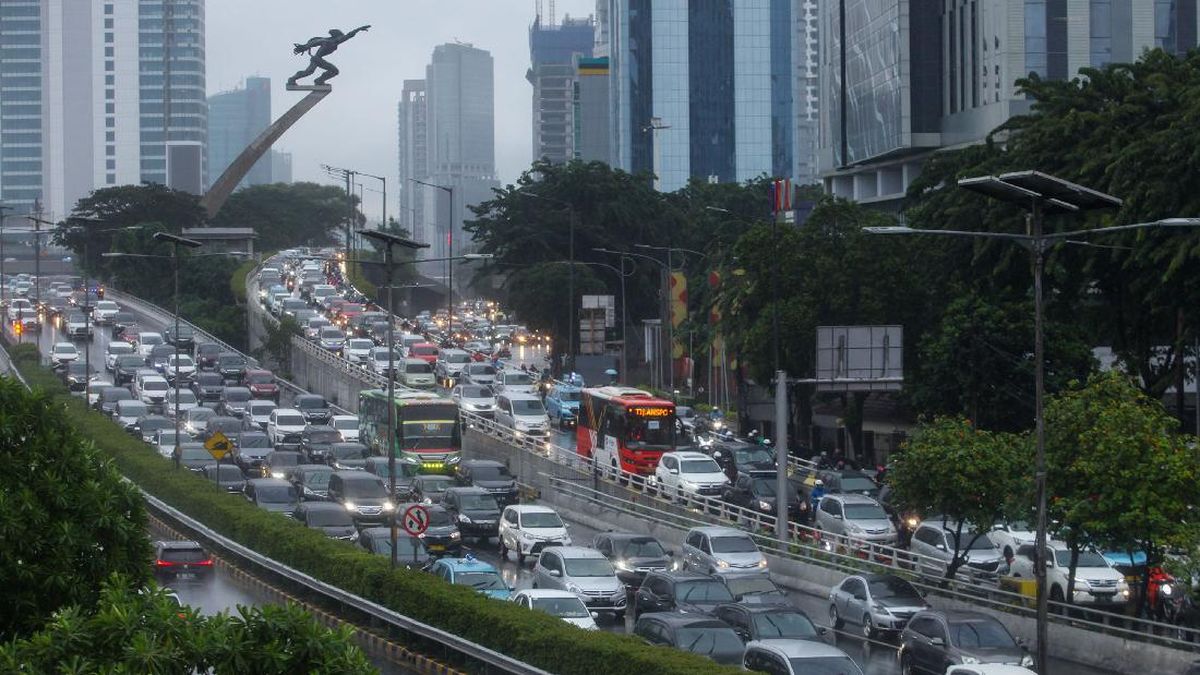 Pakar: Kebijakan Mobil Boleh Melintas di Bahu Jalan Tol Tak Tepat