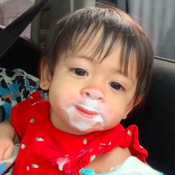 <p>Wah, Nilouh belepotan. Ini waktu pertama kali Nilouh coba es krim, usianya baru 10 bulan. (Foto: Instagram @nadiamulya)</p>