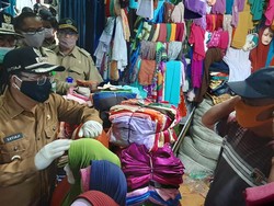 PSBB Malang Raya Hari ke-2, Toko Bebas Berjualan, Mal Ditutup
