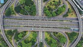 Melihat Jakarta Dari Atas Saat Pandemi Foto udara Simpang Susun Semanggi saat diberlakukan PSBB di Jakarta, Jumat (27/3/2020). ANTARA FOTO/Galih Pradipta