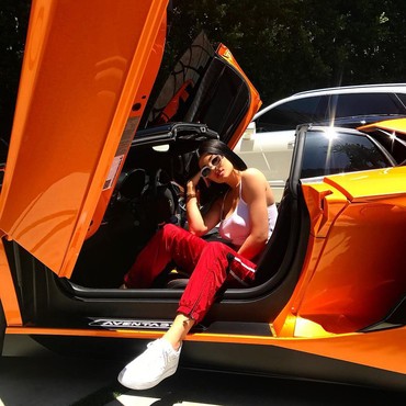 Forbes Tuding Kylie Jenner Bohong Soal Kekayaan