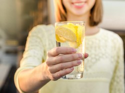 Tren Minum Air Lemon Setiap Hari Supaya Sehat, Ini Pendapat Pakar