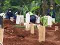 VIDEO: Cerita Tukang Gali Kuburan Khusus Covid-19