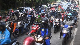 Cegah Kerumunan di Tebet, Satpol PP dan Polisi Gelar Patroli