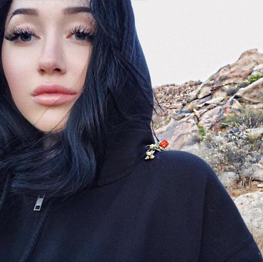 Bela Harry Styles Pakai Komentar Rasis, Noah Cyrus Minta Maaf