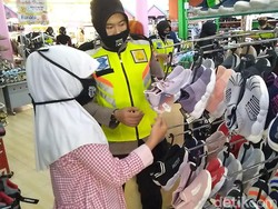 Jelang Lebaran, Puluhan Anak Polisi yang Yatim-Piatu Diajak Belanja