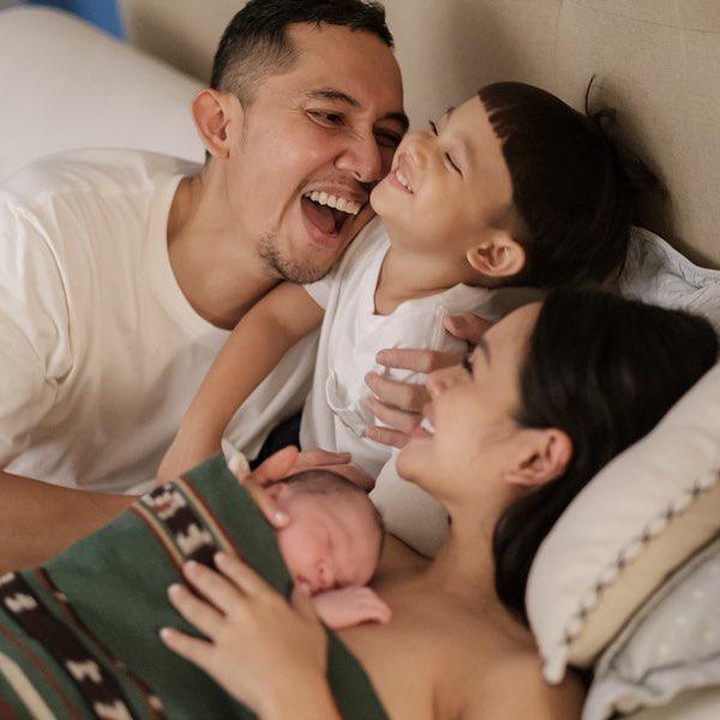 <p>Sebelum melahirkan, Andien dan Ippe sedang work from home (WFH) alias kerja di rumah lho. (Foto: Instagram @andienaisyah)</p>