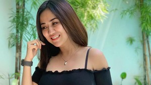 7 Foto Tante Ernie, Hot Mama yang Dijuluki Pemersatu Bangsa - Foto 1