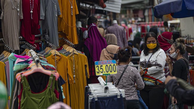 Pihak PD Pasar Jaya telah mendata 10.000 pedagang pasar yang akan mendapatkan vaksinasi Covid-19. Mereka tersebar di 153 pasar yang ada di Jakarta.