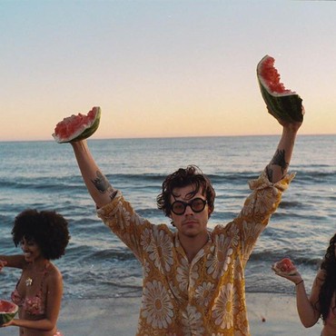 Lirik Lagu Golden - Harry Styles