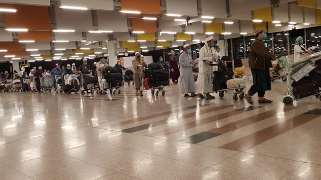 KBRI Islamabad berhasil memfasilitasi pemulangan (repatriasi) mandiri WNI dengan memanfaatkan penerbangan khusus Pakistan International Airways (PIA) yang digunakan merepatriasi WN Pakistan dari Indonesia ke Pakistan.