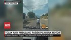 VIDEO: Tolak Naik Ambulans, Pasien Pilih Naik Motor ke RS