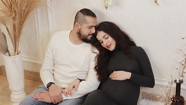 img-title Didampingi Suami, Tasya Farasya Lahirkan Anak Perempuan