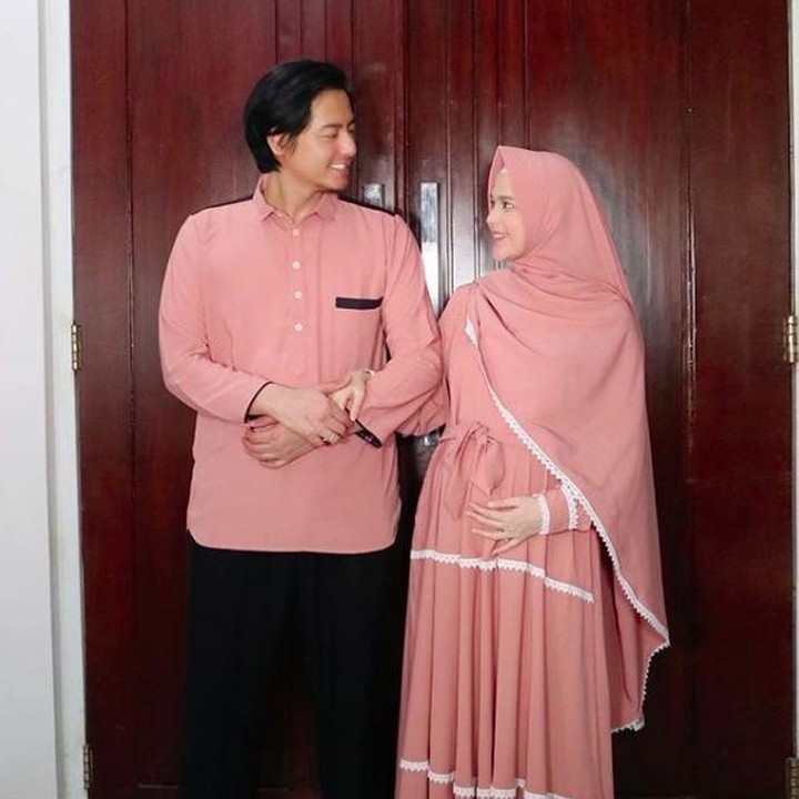 <p>Masuk usia kehamilan 7 bulan, Cut Meyriska dan Roger Danuarta tengah mempersiapkan segalanya agar si kecil bisa dilahirkan dengan lancar di tengah pandemi Corona ini. (Foto: Instagram @cutratumeyriska)</p>