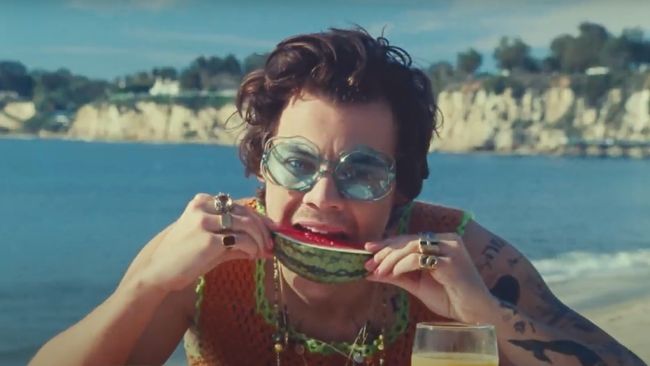 Harry Styles akan menjadi bahan mata kuliah di Texas State Univesity, AS, untuk mempelajari identitas hingga karya seni sang musisi.