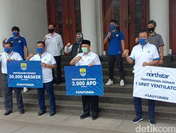 Persib Serahkan Bantuan Ventilator-Ribuan APD ke Pemkot Bandung