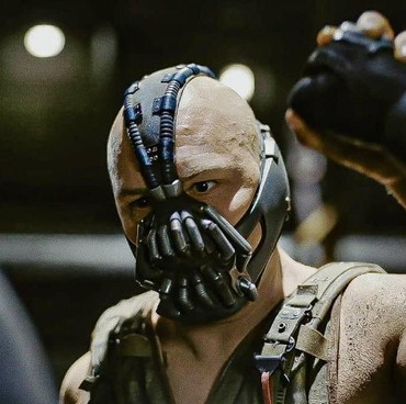 Penjualan Masker Naik saat Pandemi, Topeng Bane Musuh Batman Laku Keras