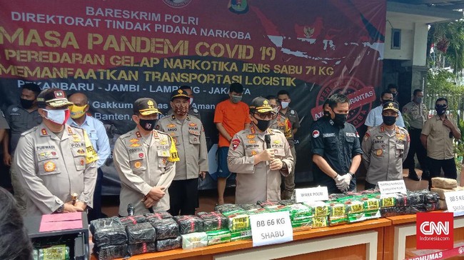 Cilegon (20/05) Sabu sebanyak 71 kilogram yang disimpan dalam brankas dan berkedok perusahaan ekspedisi, berhasil di ungkap oleh Polres Lampung Selatan bersama Bareskrim Polri. Mobil itu dibawa oleh supir berinisial HT dan kondektur berinisial RU, sebuah perusahaan kargo asal Riau dengan tujuan Jakarta.