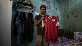 FOTO: Mahrous Mahmoud, Dari Lapangan Hijau ke Pedagang Pasar