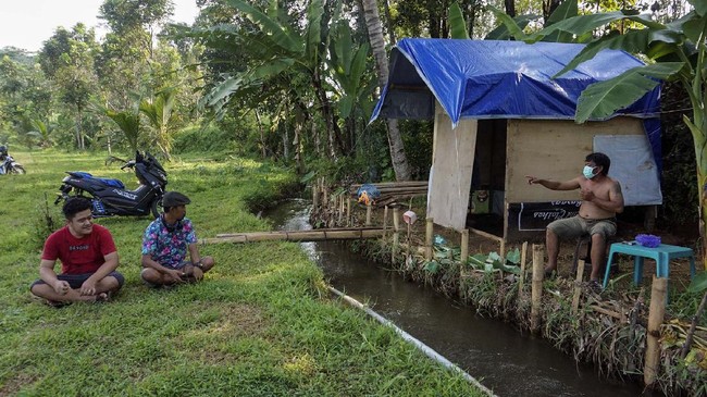FOTO: Karantina Mandiri di Gubuk Kayu Demi Lawan Pandemi